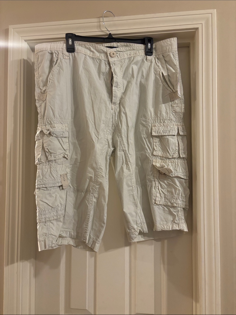 NWT men’s Ecko Unlimited Light Beige Cargo Shorts size 40